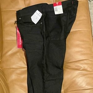 Guess Men’s Slim Fit 34x30 jeans. Never worn.